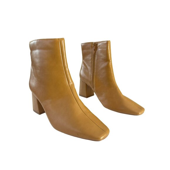 Journee Camel Ankle Chelsea Boot Size 8.5 New - Picture 1 of 7